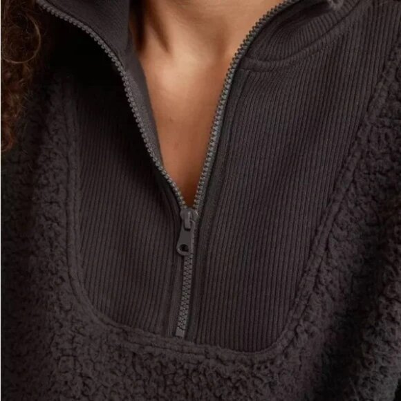 NWT Aerie Dream Sherpa Quarter Zip Sweatshirt Black size- MEDIUM - Picture 3 of 5